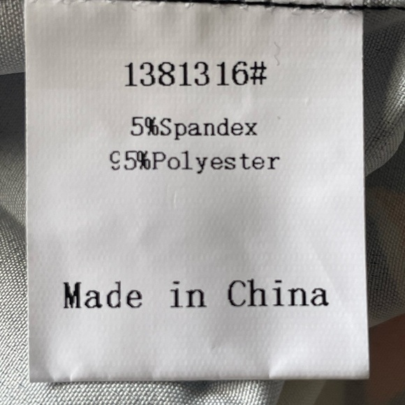 πMEN'S Halloween graphic print, Button down short Sleeve Shirt, size (L) - Picture 6 of 6